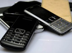 Осужденный попытался дать взятку оперативнику колонии за помощь в передаче мобильных телефонов