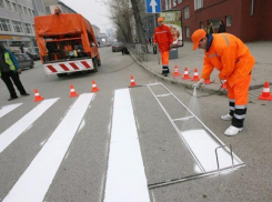 В центре Волгограда пешеходный переход отодвинут от оживленного перекрестка