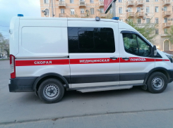 Женщина на ходу вышла из машины в Волгоградской области