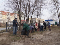 Жители Волгограда вышли на улицу с лопатами