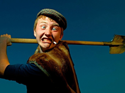 Мэрия Волгограда сносит кирпичный забор вокруг питейного заведения