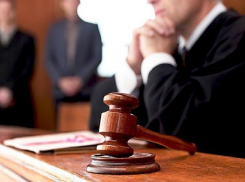 Супружескую пару и их подельника осудили за сбыт волгоградцам паленого алкоголя