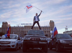 «Гори в аду, убийца»: виновника гибели семьи с двумя детьми травят в интернете волгоградцы