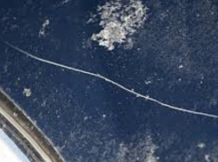 Под Волгоградом парень повредил машину посетителя кафе из-за  девушки 