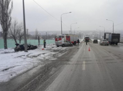 Угробила пассажира водитель Toyota Camry в Волгограде и сама попала в больницу