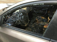 В Волгограде поджигатель автомобиля попал в поле зрения камеры
