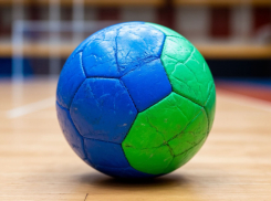 «Каустик» проиграл в Омске, ведя в счете четыре мяча