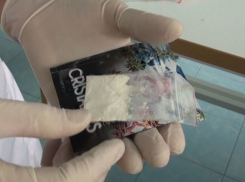 В Волгограде мать двоих малолетних детей с сожителем торговали наркотиками