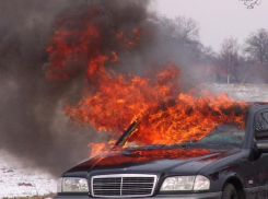 В Волгограде на Качинцев под утро сгорели три дорогих иномарки