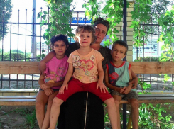 Потерявшие все: многодетная семья погорельцев из Волгограда просят о помощи