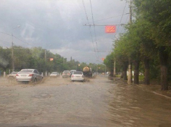 Ливень устроил коллапс на дорогах Волгограда 