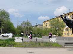 Доводивший до слез жителей памятник готовят к ремонту в Волгограде