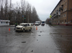 В Волгограде водитель уснул за рулем и врезался в столб