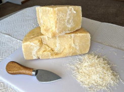 Антисанкционная политика: на прилавках волгоградских магазинов стало гораздо больше российского сыра