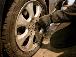 В Волгограде двое жителей Калмыкии украли автомобильные колеса на 100 тысяч 