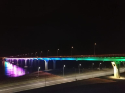 Удивительный панорамный кадр ночного города показал блогер из Волгограда