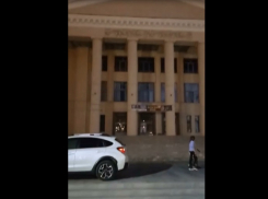 На севере Волгограда в последний момент отменили лазерное шоу