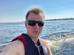 Замглавы Волгограда наделал фото на катере для своего босса