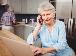 Бабушка, живущая в Сети: пенсионеры Волгоградской области переходят на смартфоны