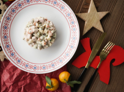 Салатный баттл: вкусный и выгодный новогодний стол