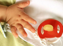 Под Волгоградом годовалая девочка проломила череп, упав с кресла 