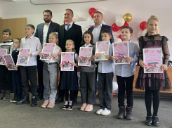 Волгоградские школьники показали, как они видят трамвай будущего