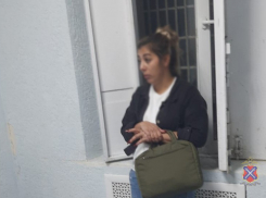 Серийную мошенницу поймали в Волгограде при попытке обчистить бойца СВО