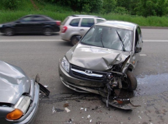 Пьяный водитель Lada устроил массовое ДТП с маршруткой под Волгоградом
