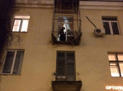 В результате обрушения балкона в центре Волгограда пострадали двое мужчин