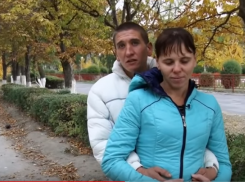 Герои шоу «Мужское и женское», которые делали семь тестов ДНК, спят на полу и просят о помощи