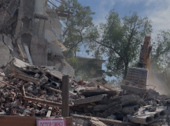 На юге Волгограда сносят легендарную заброшку