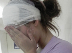 Пассажир порезал ножом 16-летнюю подругу на пригородном вокзале Волгограда 