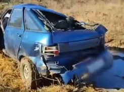 Молодой водитель «двенадцатой» насмерть разбился под Волгоградом — видео