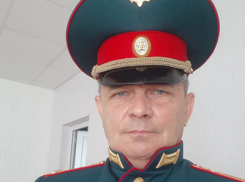 «Встану в строй, в бою не дрогну!»: волгоградский главврач в военной форме сделал заявление по Украине