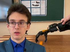 Доступный кибер-протез руки создал школьник из Волгограда