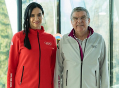 На Елену Исинбаеву обрушили поток критики за снимок с главой МОК