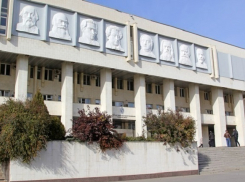 Большинство волгоградских выпускников стремятся попасть в ВолГУ ﻿