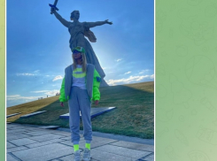 В Волгоград просто так приехала Ольга Бузова и посетила Мамаев курган