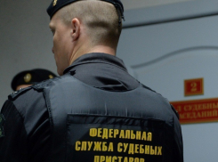 Под Волгоградом приставы отобрали у злостного неплательщика ВАЗ-2112