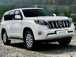 Инспектору УФМС в Волгограде разбили прутом Land Cruiser Prado