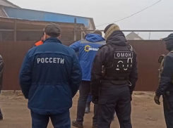 Волгоградский ОМОН нагрянул домой к цыганам: видео