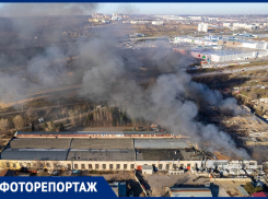 Пожарище на 1500 «квадратах» склада у «Акварели» в Волгограде сняли с высоты