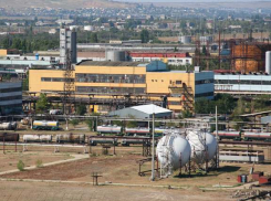 На юге Волгограда на заводе «Каустик» едва не погиб 53-летний рабочий