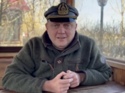 «Пусть у каждой из вас будет защитник»: поздравление волгоградок с 8 Марта от Олега Пахолкова