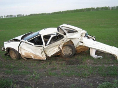 Пассажиров «Лады Приоры» выбросило из машины в момент аварии под Волгоградом 