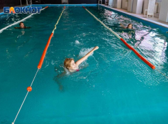 Жаркий заплыв в бассейне устроили участницы «Мисс Блокнот Волгоград-2020»