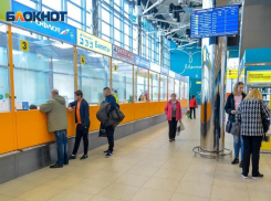 Летевший из Москвы до Волгограда самолет подал сигнал бедствия и пошел на снижение