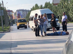 На остановке в Волжском сбили мужчину