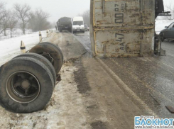 В Волгоградской области водитель попал в ДТП, уворачиваясь от разваливающегося грузовика