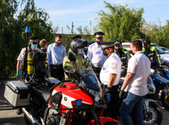 Сотрудники Волжского пожарно-спасательного гарнизона приехали в городскую ГИБДД